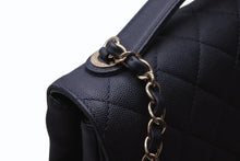 Load image into Gallery viewer, 極美品 CHANEL シャネル マトラッセ 2WAY チェーンショルダーバッグ 28番台 ネイビー キャビアスキン シルバー金具 中古 4b012730