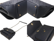 Load image into Gallery viewer, 極美品 CHANEL シャネル マトラッセ 2WAY チェーンショルダーバッグ 28番台 ネイビー キャビアスキン シルバー金具 中古 4b012730