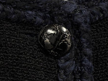 Load image into Gallery viewer, 極美品 CHANEL シャネル ツイードジャケット P79356V71693 サイズ36 セーラーカラー ココマーク ブラック ホワイト 中古 4b011494