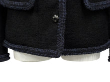 Load image into Gallery viewer, 極美品 CHANEL シャネル ツイードジャケット P79356V71693 サイズ36 セーラーカラー ココマーク ブラック ホワイト 中古 4b011494