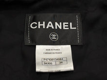Load image into Gallery viewer, 極美品 CHANEL シャネル ツイードジャケット P79356V71693 サイズ36 セーラーカラー ココマーク ブラック ホワイト 中古 4b011494