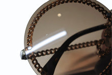 Load image into Gallery viewer, CHANEL シャネル ラウンド サングラス アイウェア 4245 c.395/3 サイズ58□18 135 ココマーク ブラウン チェーン付き 美品 中古 4b011776