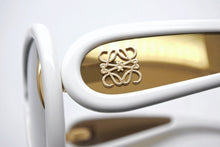 Load image into Gallery viewer, 新品同様 LOEWE ロエベ サングラス アイウェア LW40132I 25G サイズ65□14 145 アナグラム ホワイト ゴールド 中古 4b011777