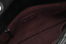 Load image into Gallery viewer, CHANEL シャネル Sフラップ Wチェーンショルダーバッグ 21番台 ココマーク カーフスキン ブラック シルバー金具 美品 中古 4b011815