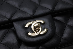 新品同様 CHANEL シャネル ミニマトラッセ16 Sフラップ Sチェーンショルダーバッグ ランダム番台 ココマーク ラムスキン ブラック 中古 4b011816