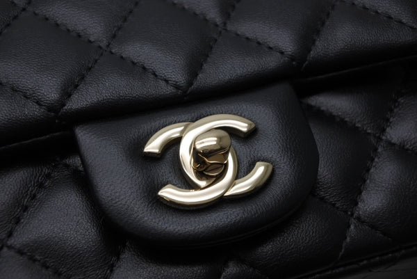 新品同様 CHANEL シャネル ミニマトラッセ16 Sフラップ Sチェーンショルダーバッグ ランダム番台 ココマーク ラムスキン ブラック 中古 4b011816