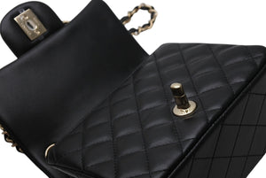 新品同様 CHANEL シャネル ミニマトラッセ16 Sフラップ Sチェーンショルダーバッグ ランダム番台 ココマーク ラムスキン ブラック 中古 4b011816