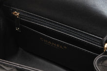 Load image into Gallery viewer, 新品同様 CHANEL シャネル ミニマトラッセ16 Sフラップ Sチェーンショルダーバッグ ランダム番台 ココマーク ラムスキン ブラック 中古 4b011816