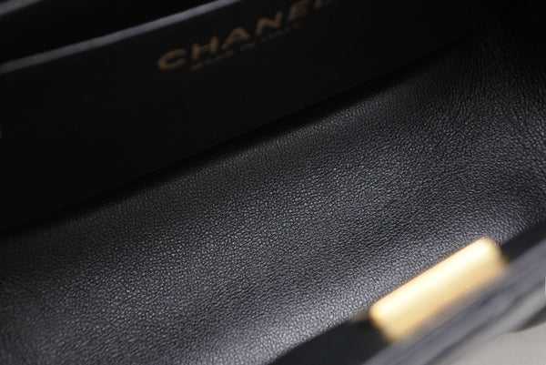 新品同様 CHANEL シャネル ミニマトラッセ16 Sフラップ Sチェーンショルダーバッグ ランダム番台 ココマーク ラムスキン ブラック 中古 4b011816