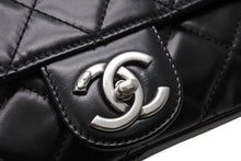 Load image into Gallery viewer, CHANEL シャネル Sフラップ Wチェーンショルダーバッグ 21番台 ココマーク カーフスキン ブラック シルバー金具 美品 中古 4b011815