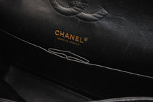 Load image into Gallery viewer, 極美品 CHANEL シャネル マトラッセ25 Wフラップ Wチェーンショルダーバッグ A01164 14番台 ココマーク キャビアスキン ブラック 中古 4b011817