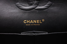 Load image into Gallery viewer, 極美品 CHANEL シャネル マトラッセ25 Wフラップ Wチェーンショルダーバッグ A01164 14番台 ココマーク キャビアスキン ブラック 中古 4b011817