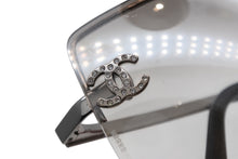 Load image into Gallery viewer, 極美品 CHANEL シャネル ココマーク サングラス メガネ リムレス 4092-B メタル ラインストーン シルバー 62◻︎15 中古 4b009578