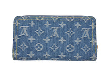 Load image into Gallery viewer, 新品未使用 LOUIS VUITTON ルイヴィトン モノグラム デニム ジッピー ウォレット チェリー 新作 M23161 村上隆 ブルー 中古 4b011858