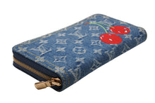 Load image into Gallery viewer, 新品未使用 LOUIS VUITTON ルイヴィトン モノグラム デニム ジッピー ウォレット チェリー 新作 M23161 村上隆 ブルー 中古 4b011858