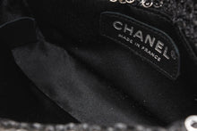 Load image into Gallery viewer, CHANEL シャネル ミニミニマトラッセ14 Sフラップ Sチェーンショルダーバッグ 11番台 ココマーク スパンコール シルバー 美品 中古 4b012253