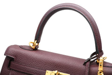 Load image into Gallery viewer, 新品同様品 HERMES エルメス KELLY ケリー25 2WAYハンドバッグ 内縫い トゴ ルージュアッシュゴールド金具 A刻印 4b012348