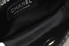 Load image into Gallery viewer, CHANEL シャネル ミニミニマトラッセ14 Sフラップ Sチェーンショルダーバッグ 11番台 ココマーク スパンコール シルバー 美品 中古 4b012253
