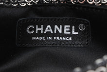 Load image into Gallery viewer, CHANEL シャネル ミニミニマトラッセ14 Sフラップ Sチェーンショルダーバッグ 11番台 ココマーク スパンコール シルバー 美品 中古 4b012253
