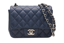 Load image into Gallery viewer, 極美品 CHANEL シャネル ミニマトラッセ16 Sフラップ Sチェーンショルダーバッグ 22番台 ココマーク ラムスキン ネイビー 中古 4b012263
