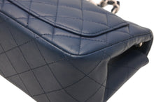 Load image into Gallery viewer, 極美品 CHANEL シャネル ミニマトラッセ16 Sフラップ Sチェーンショルダーバッグ 22番台 ココマーク ラムスキン ネイビー 中古 4b012263