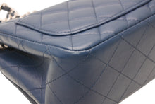 Load image into Gallery viewer, 極美品 CHANEL シャネル ミニマトラッセ16 Sフラップ Sチェーンショルダーバッグ 22番台 ココマーク ラムスキン ネイビー 中古 4b012263
