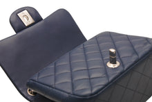 Load image into Gallery viewer, 極美品 CHANEL シャネル ミニマトラッセ16 Sフラップ Sチェーンショルダーバッグ 22番台 ココマーク ラムスキン ネイビー 中古 4b012263