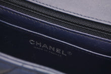 Load image into Gallery viewer, 極美品 CHANEL シャネル ミニマトラッセ16 Sフラップ Sチェーンショルダーバッグ 22番台 ココマーク ラムスキン ネイビー 中古 4b012263