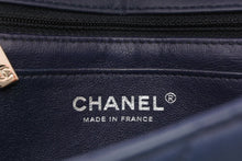 Load image into Gallery viewer, 極美品 CHANEL シャネル ミニマトラッセ16 Sフラップ Sチェーンショルダーバッグ 22番台 ココマーク ラムスキン ネイビー 中古 4b012263