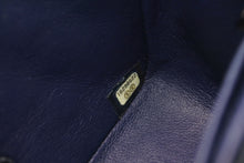 Load image into Gallery viewer, 極美品 CHANEL シャネル ミニマトラッセ16 Sフラップ Sチェーンショルダーバッグ 22番台 ココマーク ラムスキン ネイビー 中古 4b012263