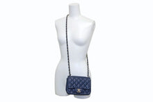 Load image into Gallery viewer, 極美品 CHANEL シャネル ミニマトラッセ16 Sフラップ Sチェーンショルダーバッグ 22番台 ココマーク ラムスキン ネイビー 中古 4b012263