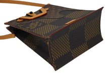 Load image into Gallery viewer, 極美品 LOUIS VUITTON ルイヴィトン×NIGO ダミエジャイアント トートバッグ N40355 ブラウン ベージュ PVCコーティングキャンバス ヌメ革 ブラック金具 中古 4b011644