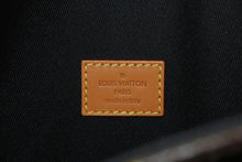Load image into Gallery viewer, 極美品 LOUIS VUITTON ルイヴィトン×NIGO ダミエジャイアント トートバッグ N40355 ブラウン ベージュ PVCコーティングキャンバス ヌメ革 ブラック金具 中古 4b011644