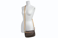 Load image into Gallery viewer, LOUIS VUITTON ルイヴィトン ポシェット アクセソワール アクセサリーポーチ M51980 モノグラム ブラウン レザー PVC 美品 中古 4b011892