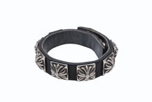 Load image into Gallery viewer, CHROME HEARTS クロムハーツ PYRAMID STUDS ピラミッドスタッズ レザーブレスレット 重量約42.8g シルバー925 ブラック 美品 中古 4b011729