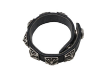 Load image into Gallery viewer, CHROME HEARTS クロムハーツ PYRAMID STUDS ピラミッドスタッズ レザーブレスレット 重量約42.8g シルバー925 ブラック 美品 中古 4b011729
