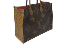 Load image into Gallery viewer, 極美品 LOUIS VUITTON ルイヴィトン モノグラム ジャイアント リバース オンザゴーMM トートバッグ M45321 ブラウン 中古 4b001190