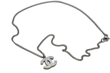 Load image into Gallery viewer, CHANEL シャネル ココマーク ネックレス 重量約6.6g 05V刻印 全長約43cm メタル シルバー アクセサリー 美品 中古 4b011927