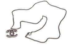 Load image into Gallery viewer, 極美品 CHANEL シャネル ココマーク ネックレス 重量約6.1g 02C刻印 全長約43.5cm メタル シルバー ブラウン 中古 4b011937