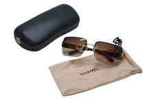 Load image into Gallery viewer, CHANEL シャネル ハーフリム サングラス アイウェア 4107-B c.125/13 サイズ62□15 125 ココマーク ブラウン 美品 中古 4b012059