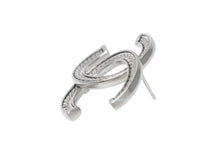 Load image into Gallery viewer, 新品同様品 CHANEL シャネル デカココマーク チェーン柄 ピアス I24C シルバー メタル 重量10.0g 中古 4b011949