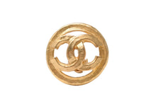 Load image into Gallery viewer, 極美品 CHANEL シャネル ココマーク イヤリング 重量約18.7g 94P刻印 GP メタル ゴールド ヴィンテージ ボタン型 中古 4b011925
