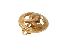 Load image into Gallery viewer, 極美品 CHANEL シャネル ココマーク イヤリング 重量約18.7g 94P刻印 GP メタル ゴールド ヴィンテージ ボタン型 中古 4b011925
