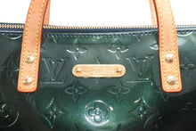 Load image into Gallery viewer, 極美品 LOUIS VUITTON ルイヴィトン ベルヴューGM ハンドバッグ M93673 グリーン モノグラムヴェルニ レザー ゴールド金具 中古 4b013024