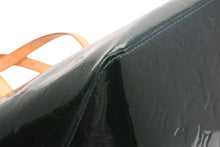 Load image into Gallery viewer, 極美品 LOUIS VUITTON ルイヴィトン ベルヴューGM ハンドバッグ M93673 グリーン モノグラムヴェルニ レザー ゴールド金具 中古 4b013024