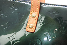Load image into Gallery viewer, 極美品 LOUIS VUITTON ルイヴィトン ベルヴューGM ハンドバッグ M93673 グリーン モノグラムヴェルニ レザー ゴールド金具 中古 4b013024
