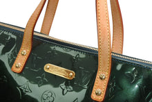Load image into Gallery viewer, 極美品 LOUIS VUITTON ルイヴィトン ベルヴューGM ハンドバッグ M93673 グリーン モノグラムヴェルニ レザー ゴールド金具 中古 4b013024