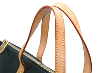 Load image into Gallery viewer, 極美品 LOUIS VUITTON ルイヴィトン ベルヴューGM ハンドバッグ M93673 グリーン モノグラムヴェルニ レザー ゴールド金具 中古 4b013024