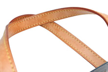 Load image into Gallery viewer, 極美品 LOUIS VUITTON ルイヴィトン ベルヴューGM ハンドバッグ M93673 グリーン モノグラムヴェルニ レザー ゴールド金具 中古 4b013024
