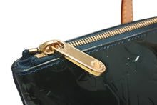 Load image into Gallery viewer, 極美品 LOUIS VUITTON ルイヴィトン ベルヴューGM ハンドバッグ M93673 グリーン モノグラムヴェルニ レザー ゴールド金具 中古 4b013024